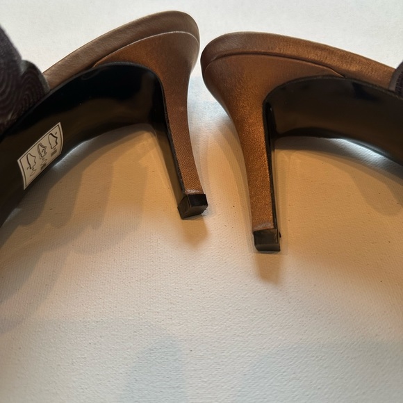 MELAN Moda Italy Sandals Leather Satin Metallic Bronze 3” Heel NEW Sz 38 7.5 - Picture 6 of 9